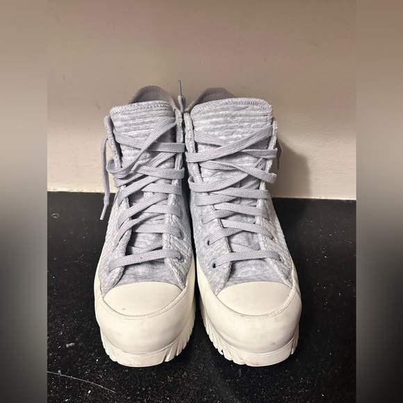 Converse
Chuck Taylor All Star Lugged 2.0 Cozy Utility Sneakers - Picture 4 of 9